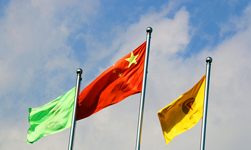 红旗飘飘，举杯同庆！祝标新家人们国庆节快乐！